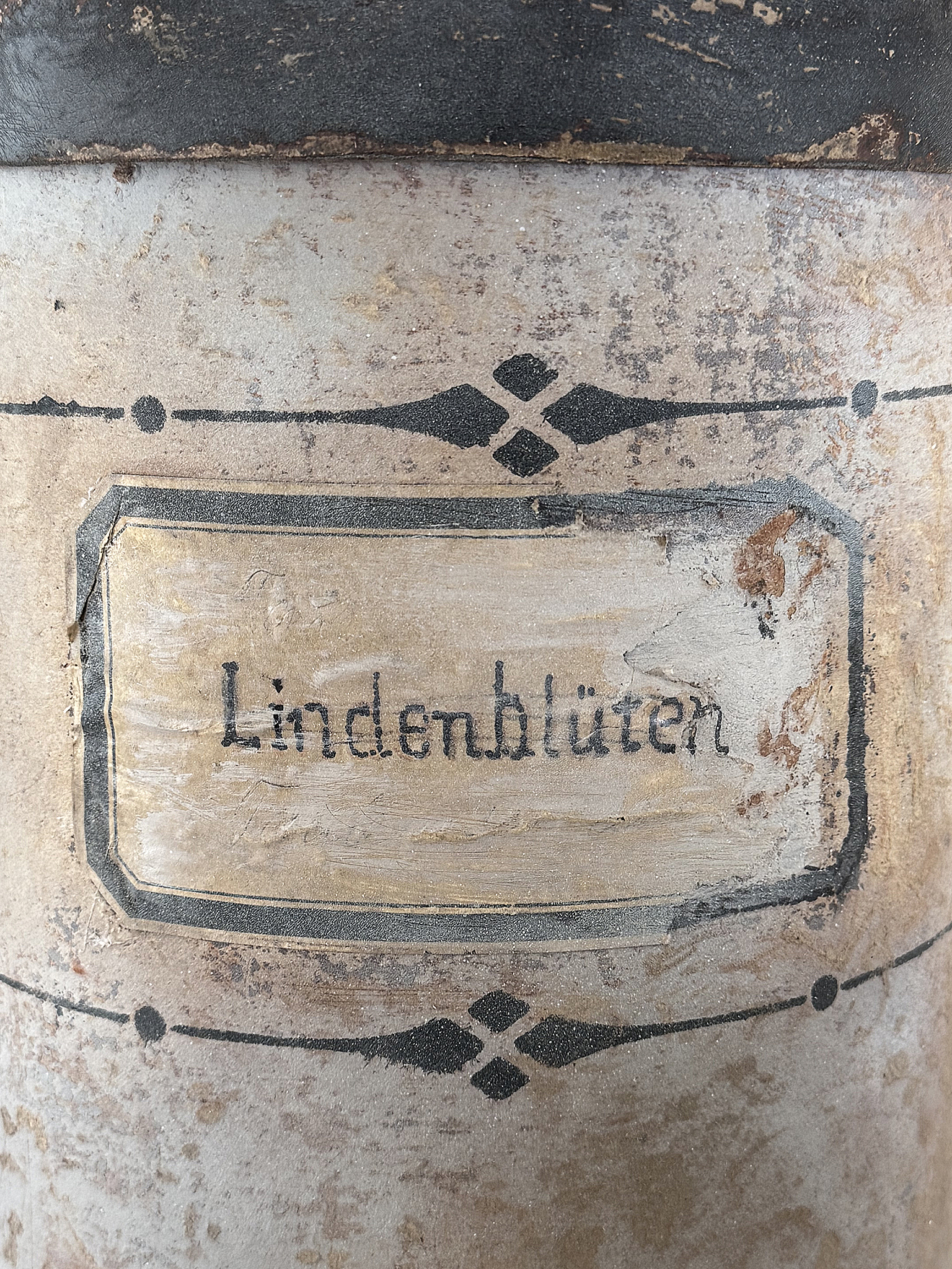Große antike Apothekerdose Lindenblüten – Vintage Apothekendose aus Pappe & Holz mit Patina, Messingknauf & Shabby Chic Deko***