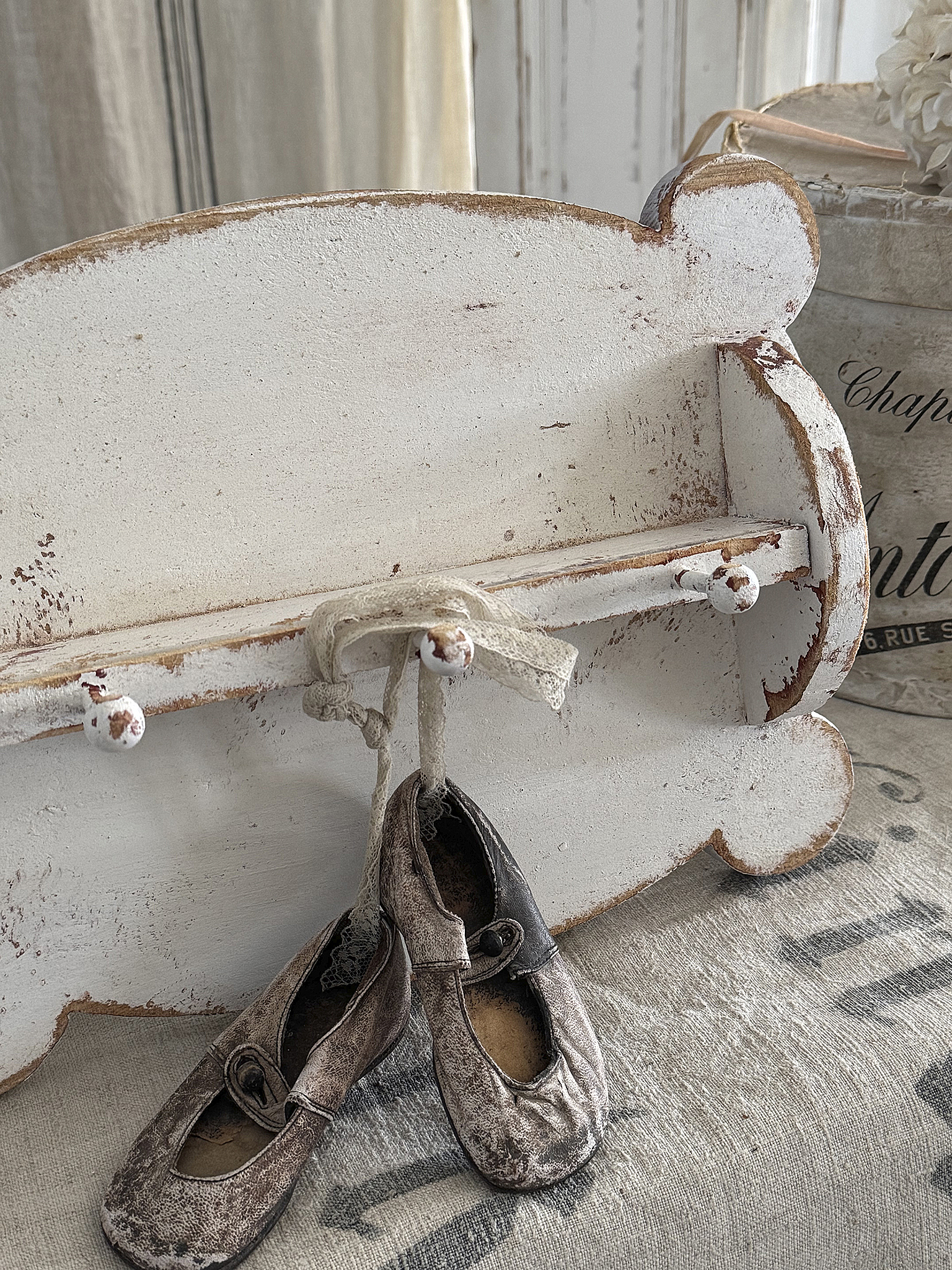 Süßes antikes Haken-Wandregal im Shabby-Chic***