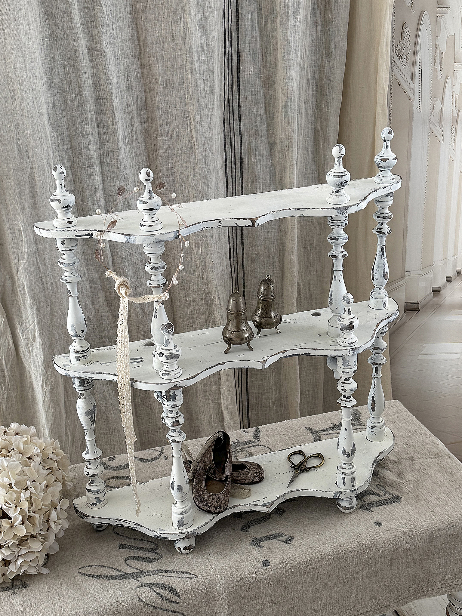 Süßes antikes Gründerzeitregal aus Holz mit wunderschönem Shabby-Chic-Charme***