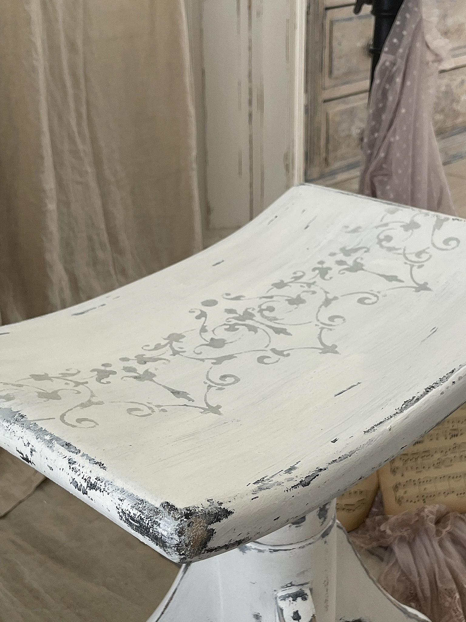 Antiker Klavierhocker "Shabby-Chic