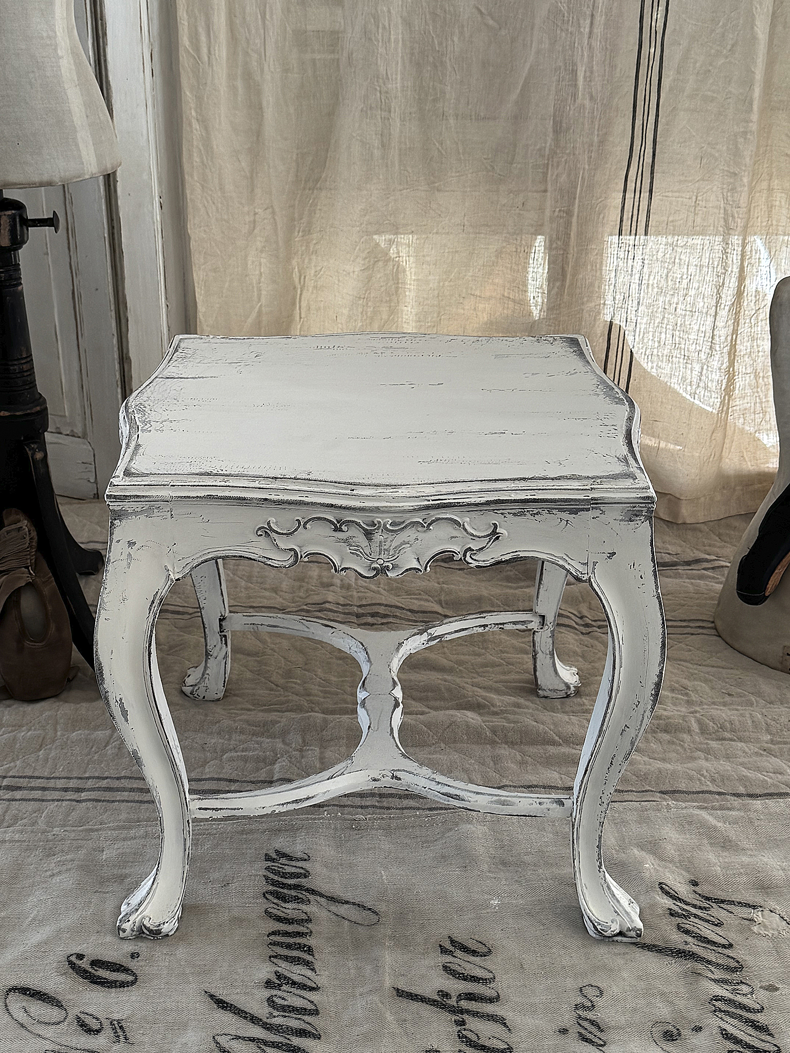 Antikes Basteltischchen / Sitzhocker im Original-Vintage-Kleid***