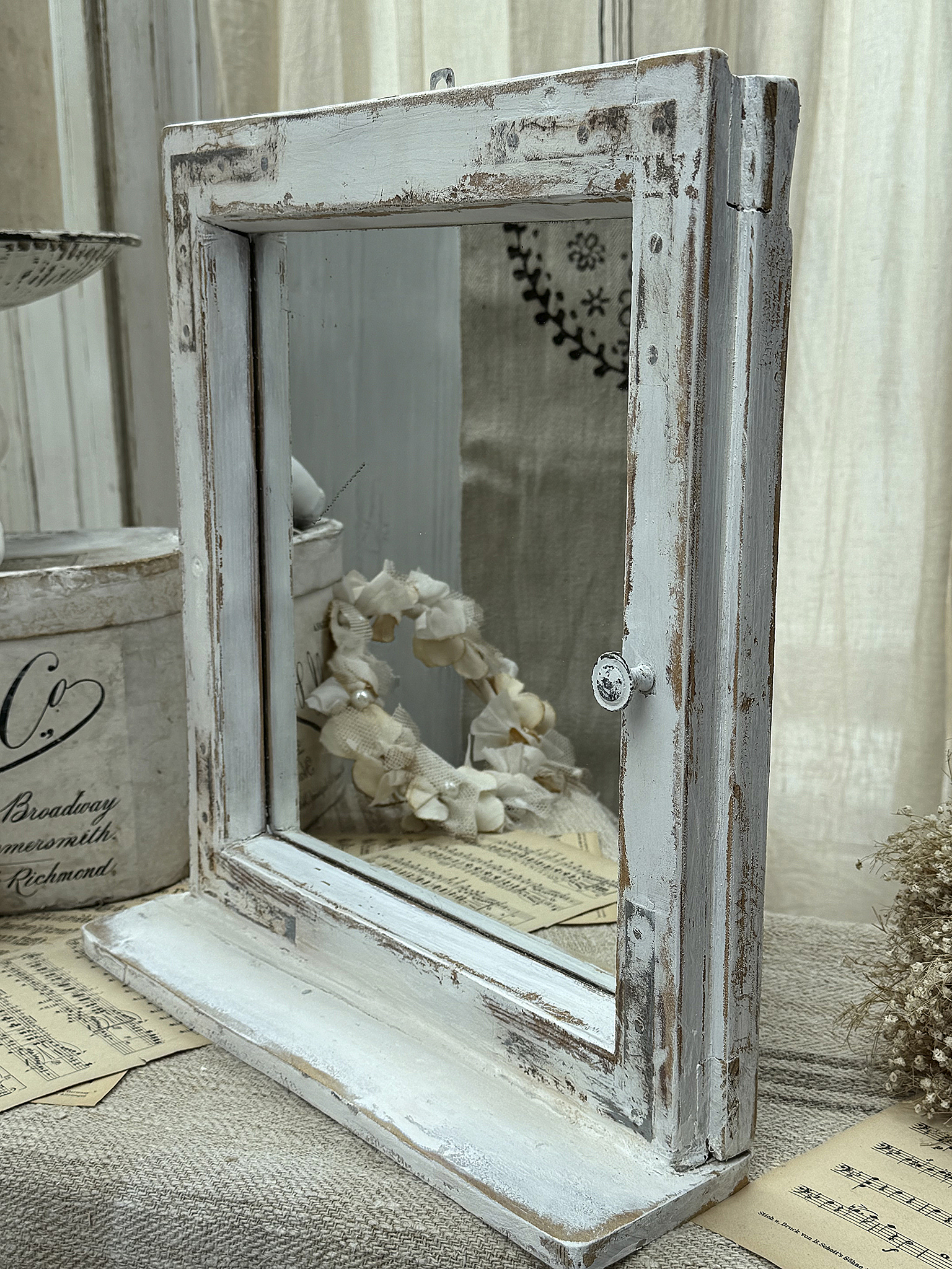 Altes Spiegelfenster mit Fensterbank*** Altes Spiegelfenster mit Fensterbank***