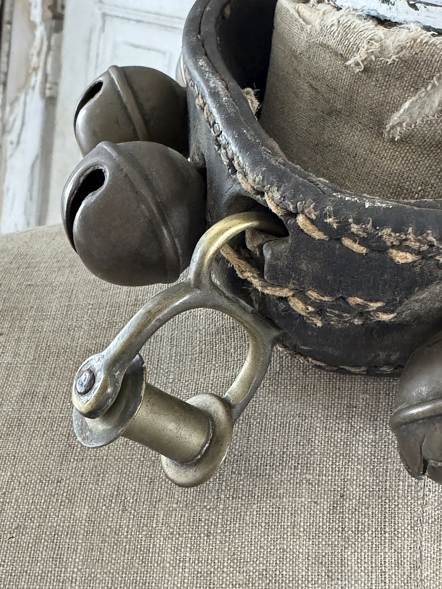 Antikes Schellenband aus Leder mit Messing-Schellen – rustikales Unikat***