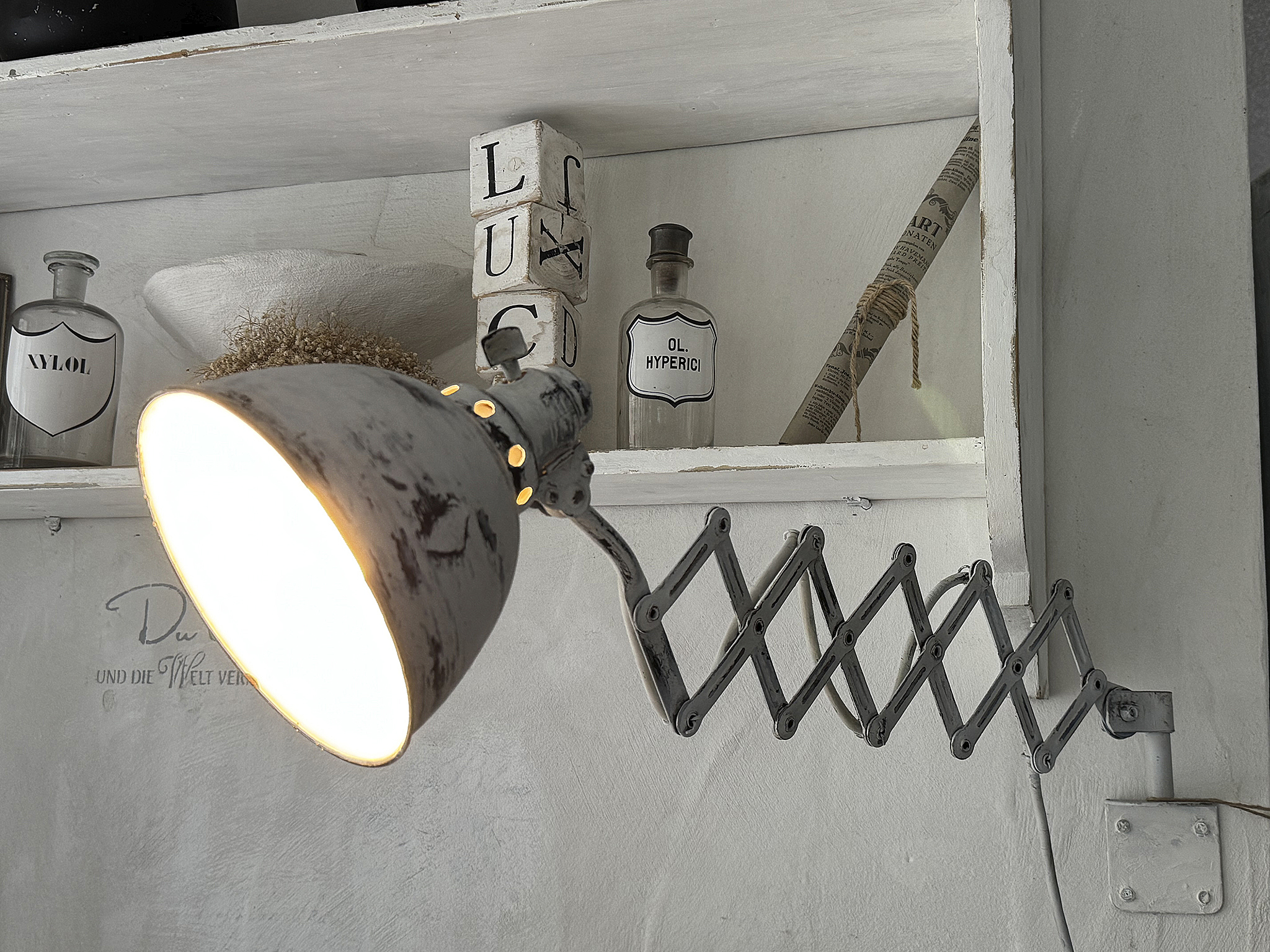 Industrielle Scherenwandlampe im Bauhaus-Design***
