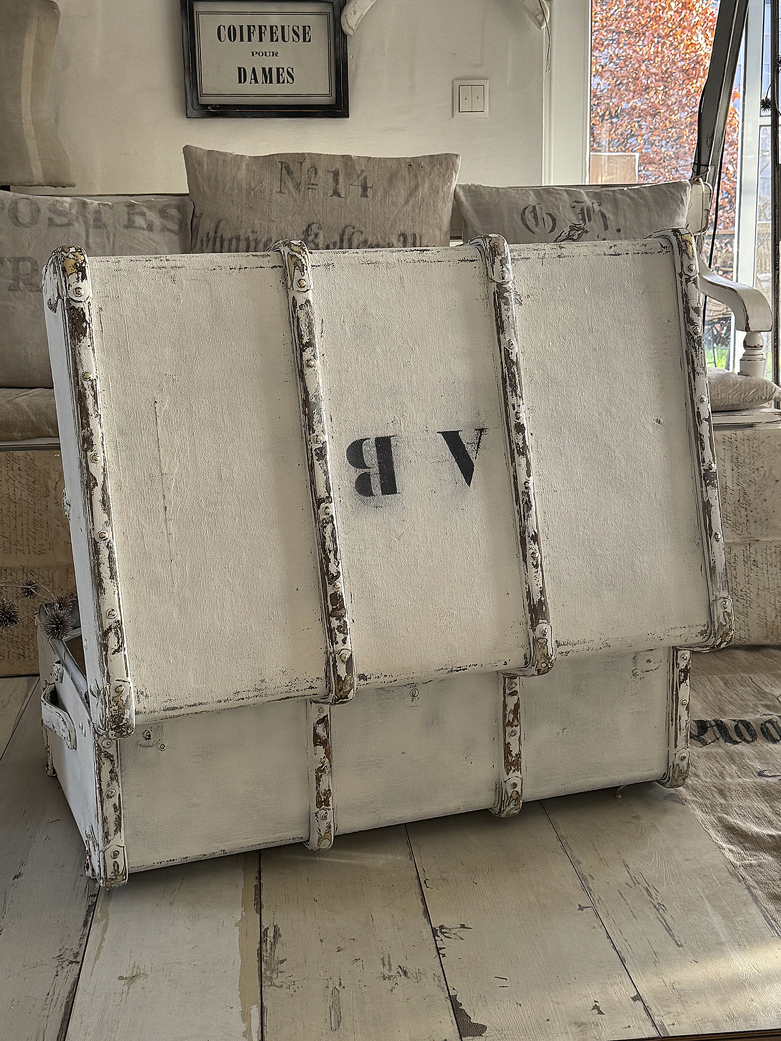 Antiker Überseekoffer im weißen Shabbykleid***