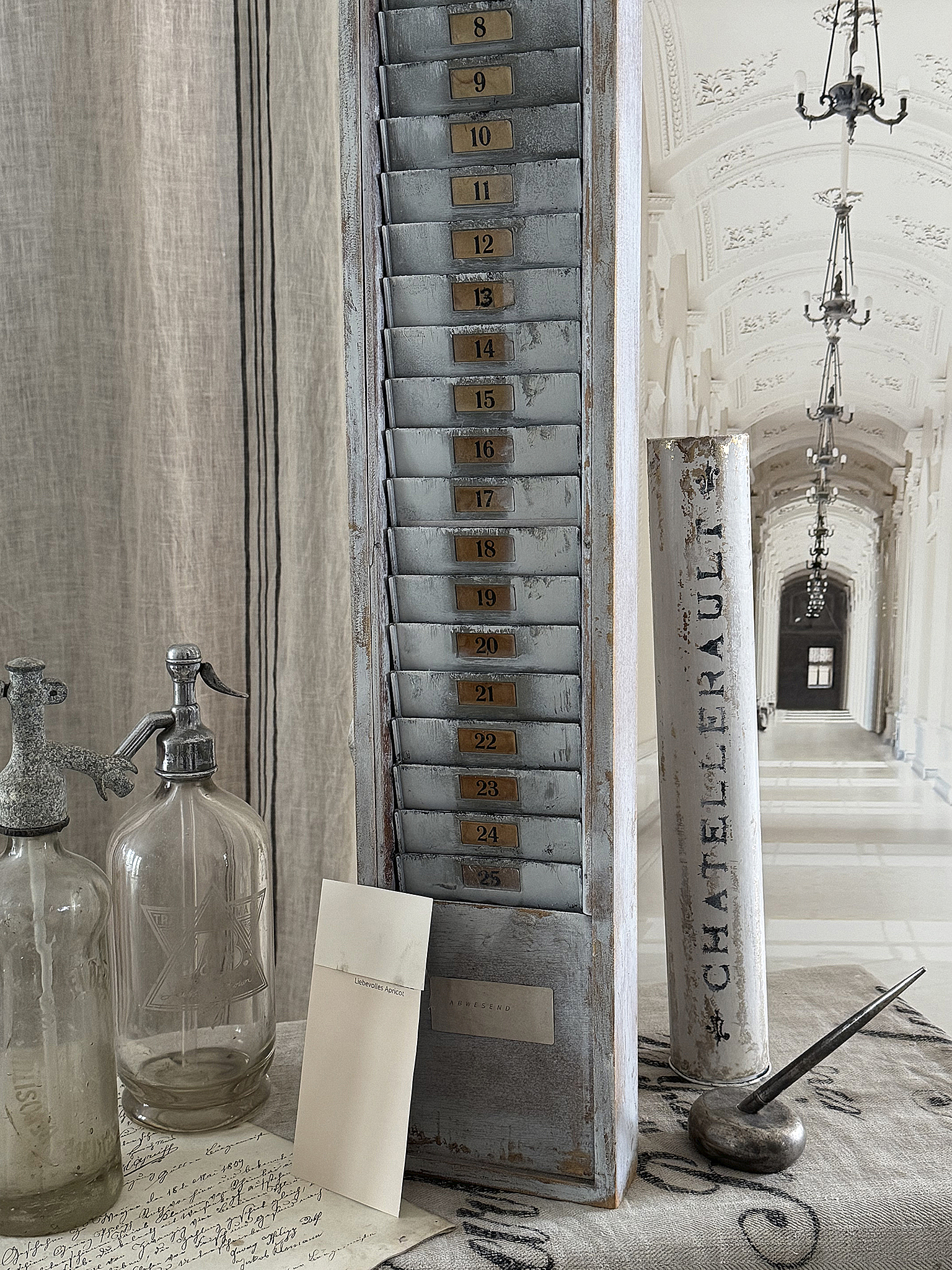 Alter Stempelkartenhalter – authentischer Charme vergangener Zeiten***