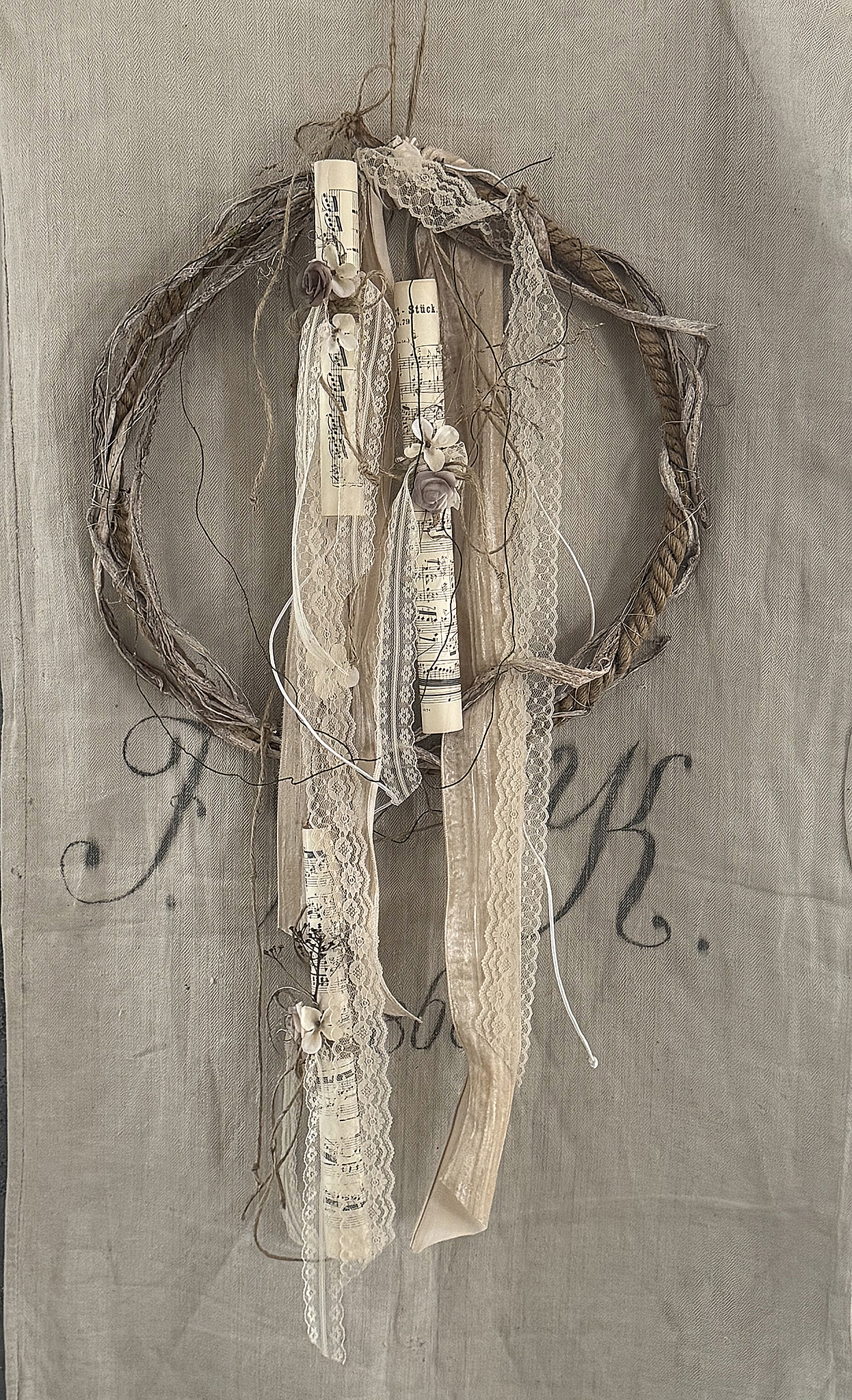 Großer Naturkranz mit alten Notenblättern – Nostalgie***