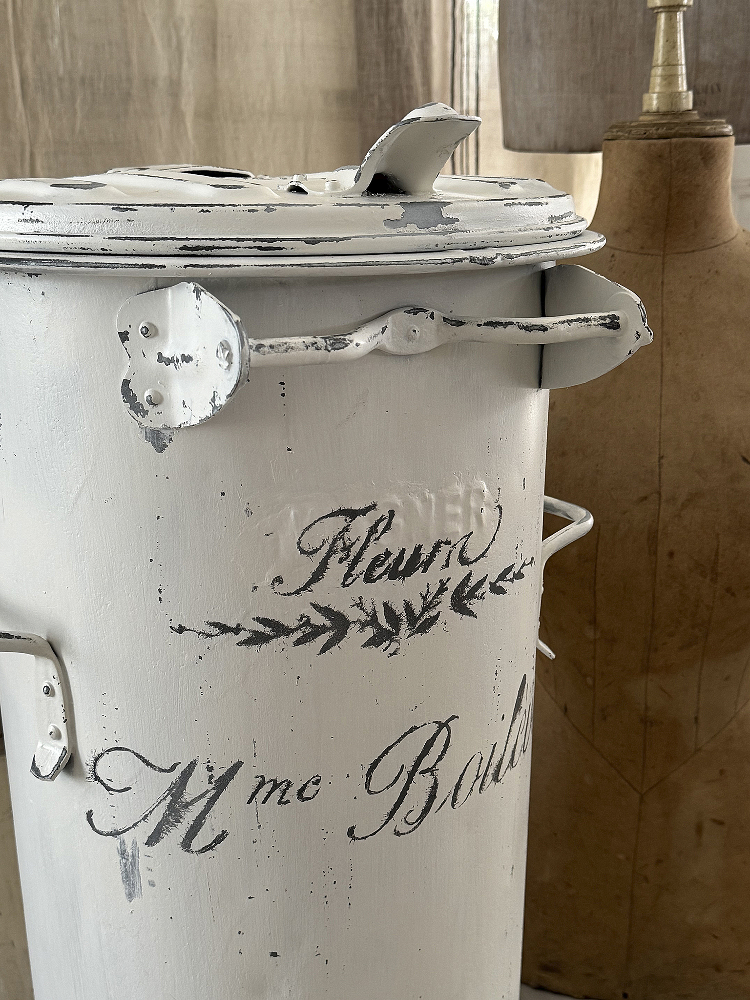  Alte große Zinkmülltonne Fleura***