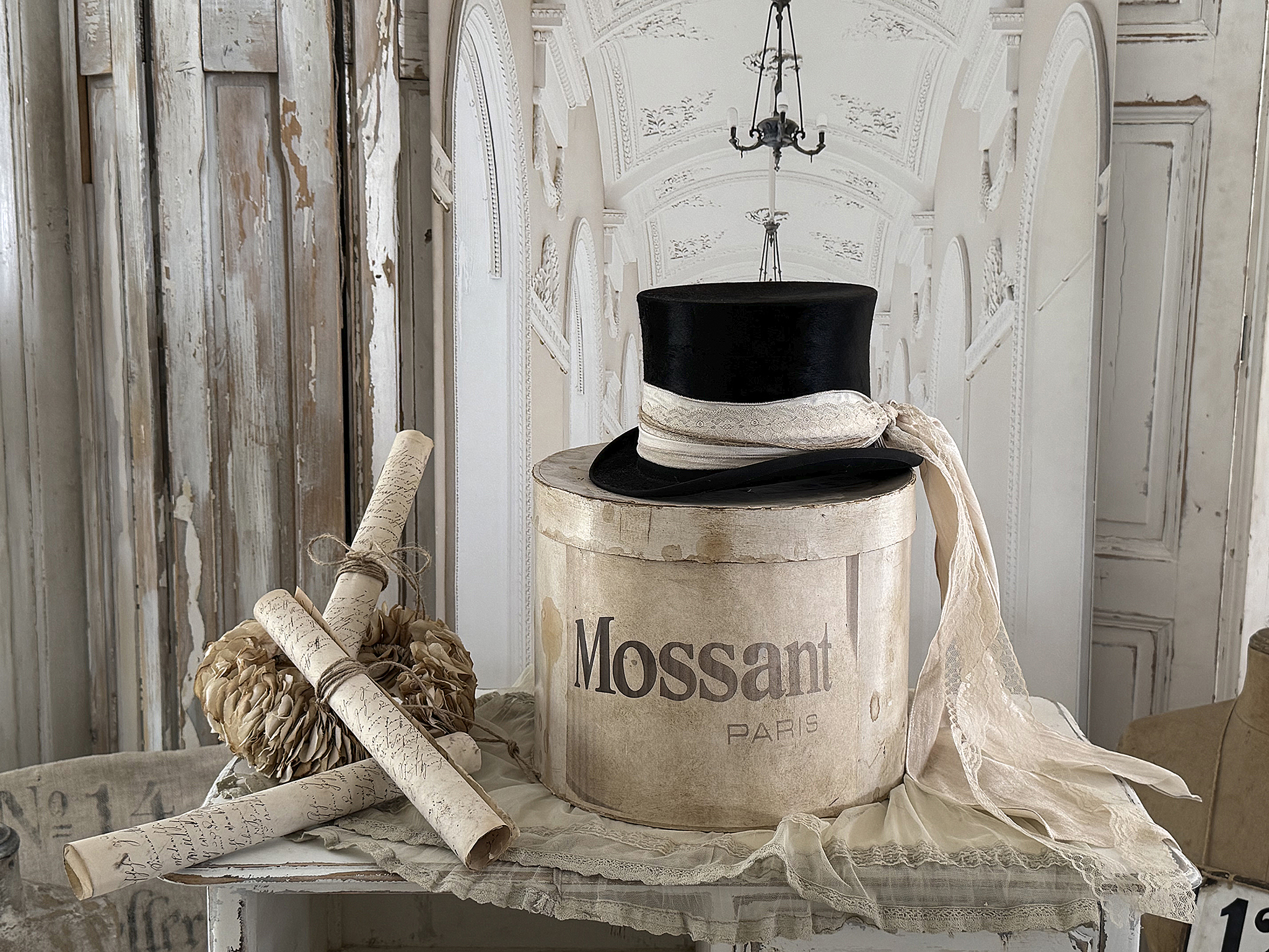 Wunderschöne Original-Hutschachtel aus Frankreich mit Zylinder – eleganter Vintage-Traum***