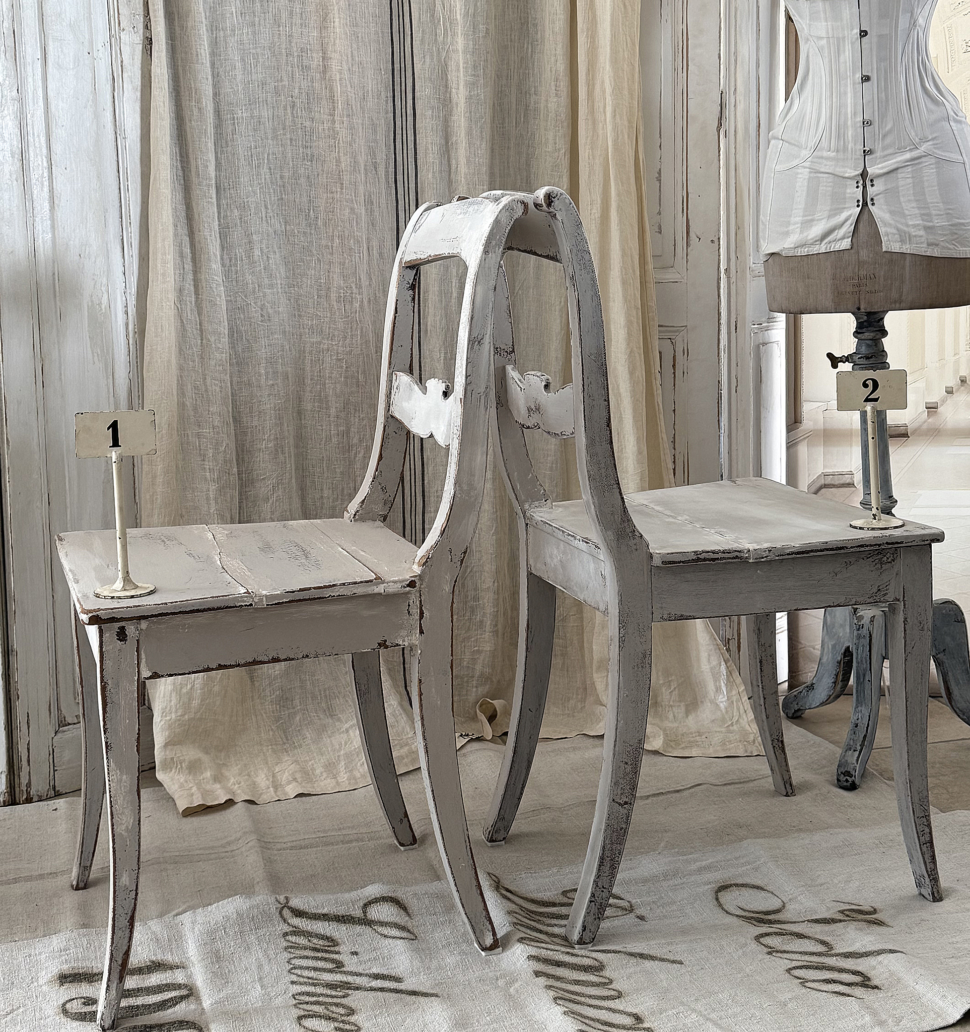 Antike Biedermeier-Stühle im Shabby-Chic – authentischer Vintage-Charme***