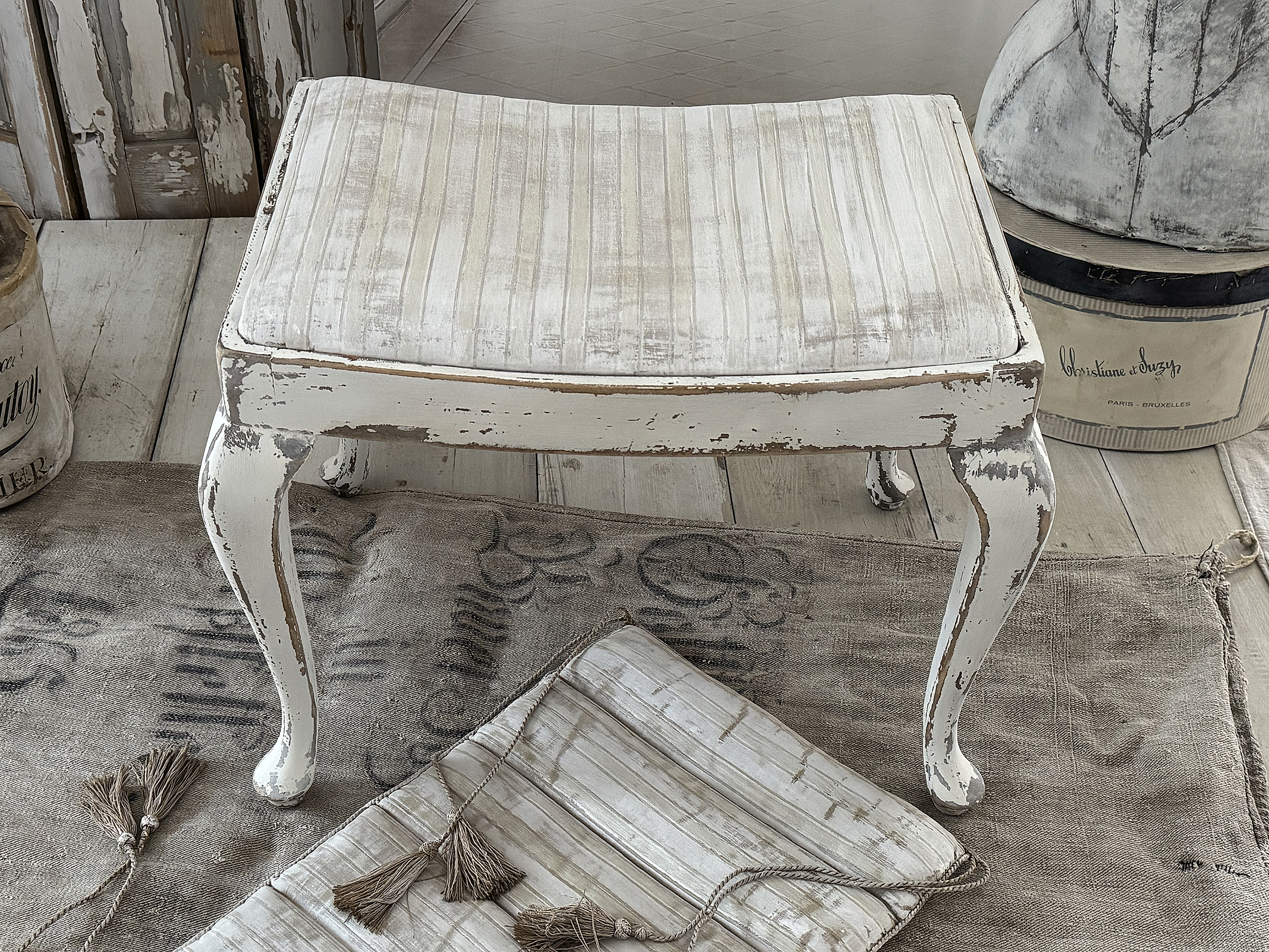  Alter Polsterhocker mit nostalgischem Charme***