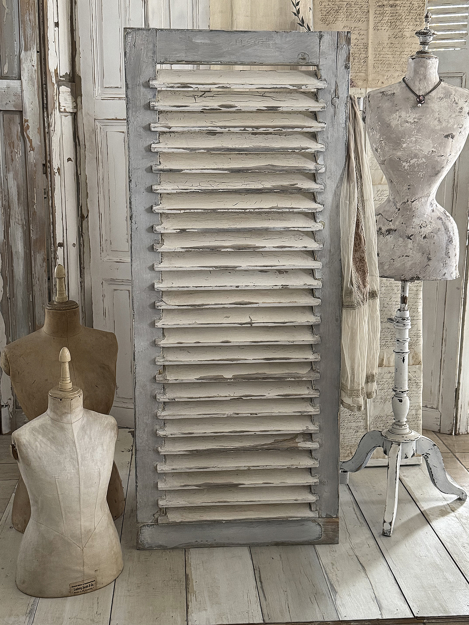 Wunderschöner antiker Lamellenladen im authentischen Vintage-Charme***