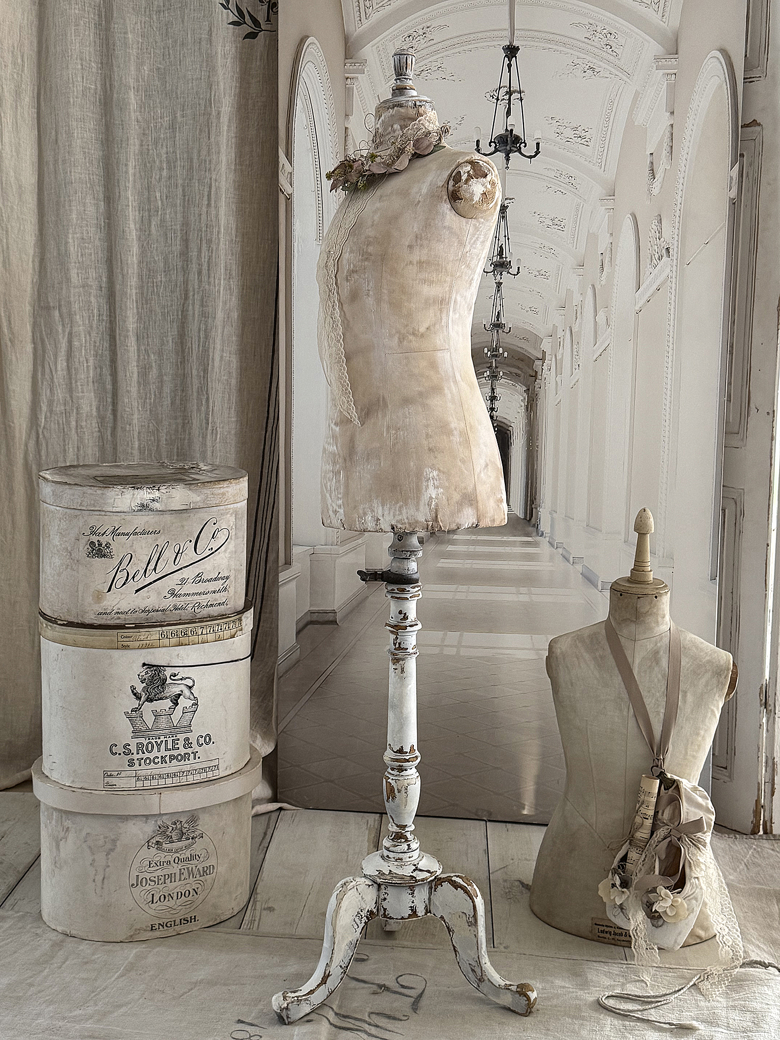 Reizende, antike Kinderschneiderpuppe der Firma Stockmann, Paris***