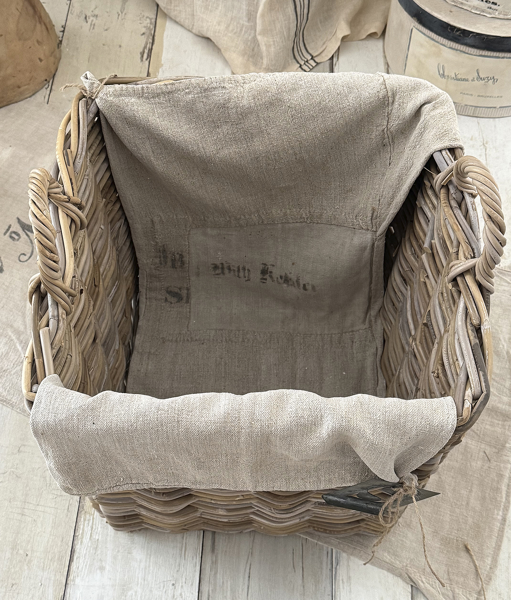 Großer Naturweidenkorb mit altem Leinensack-XL***