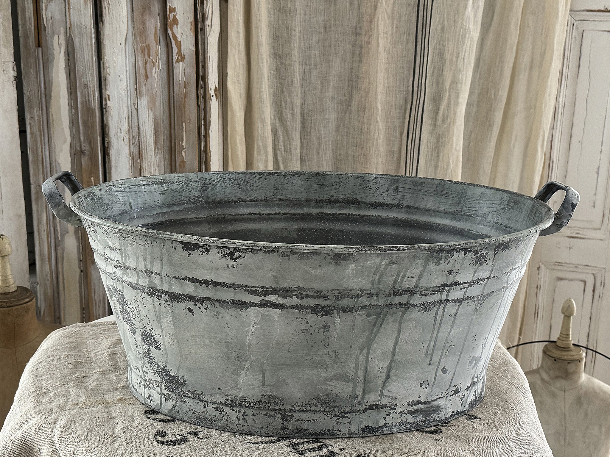 Schöne alte Emaille-Wanne im zartem Salbeigrün mit herrlicher Vintage-Patina***