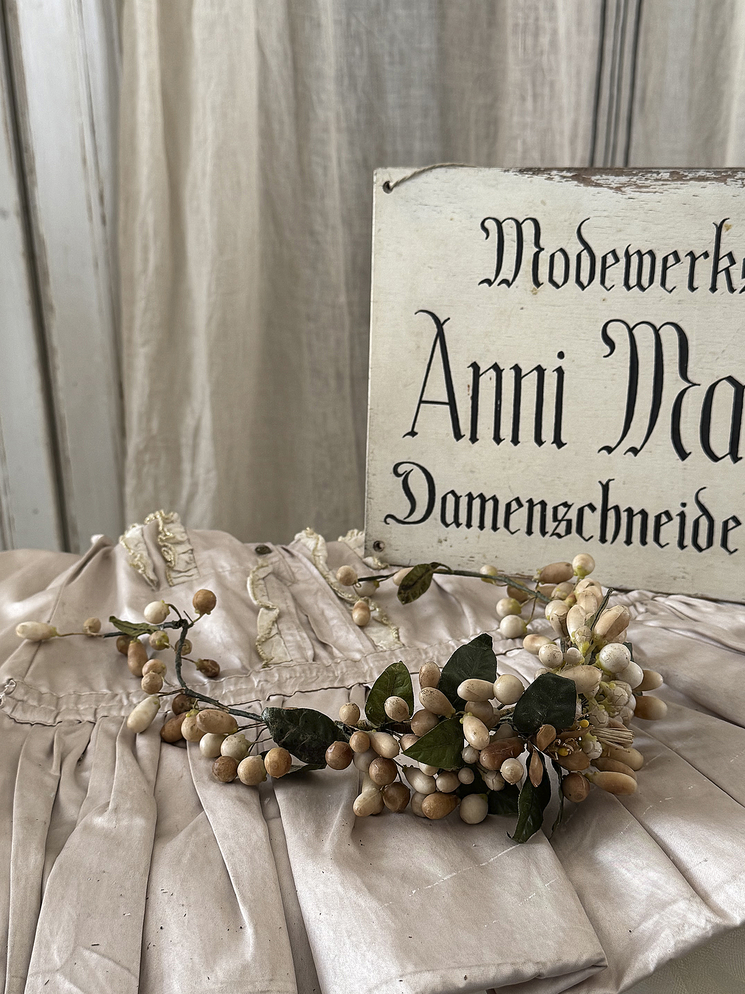 Reserviert! Antiker Brautkranz aus Wachs-Orangenblüten – zarter Hochzeitsschmuck um 1900***