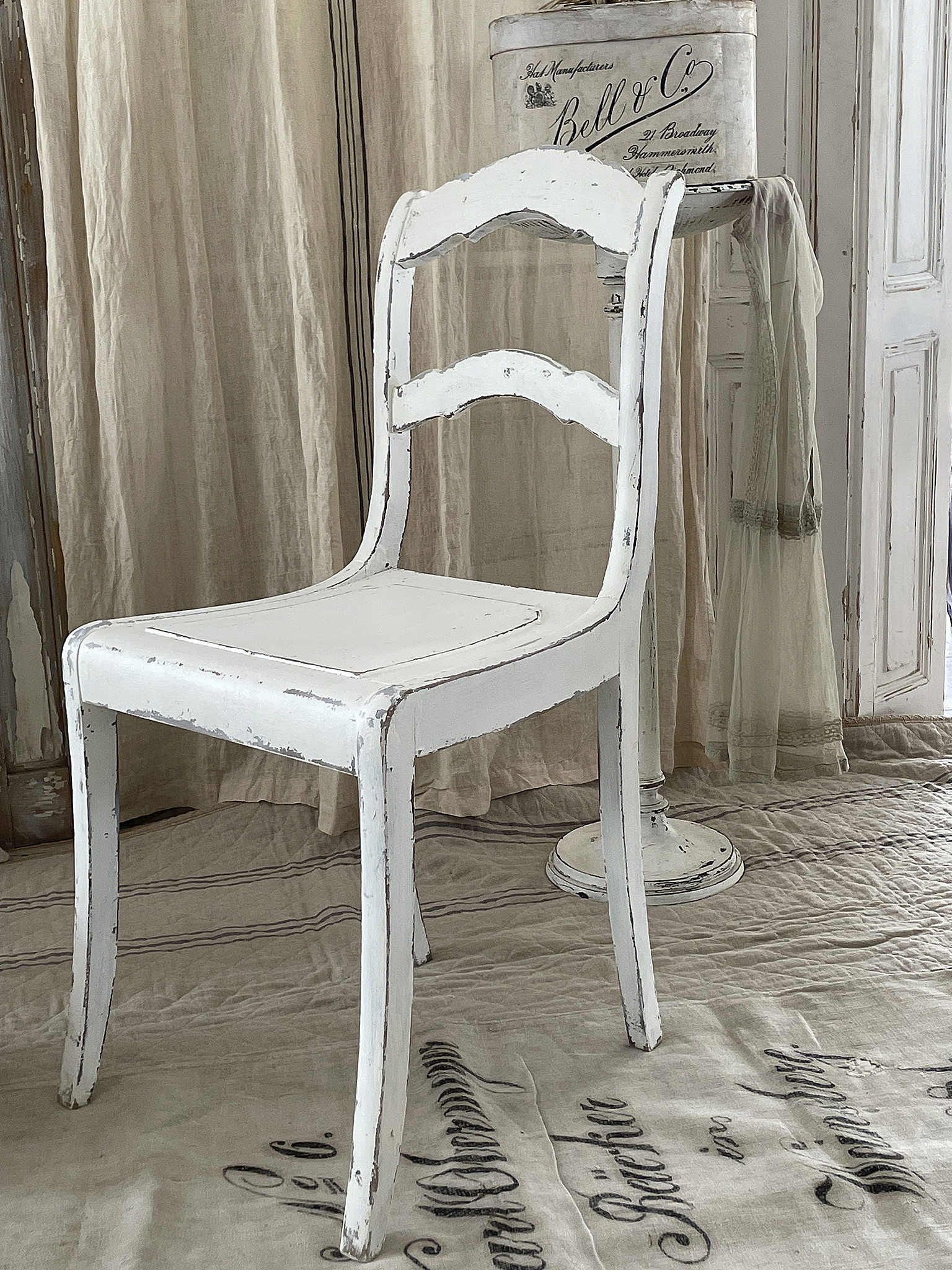 Antiker Biedermeier-Stuhl im alten Lack***