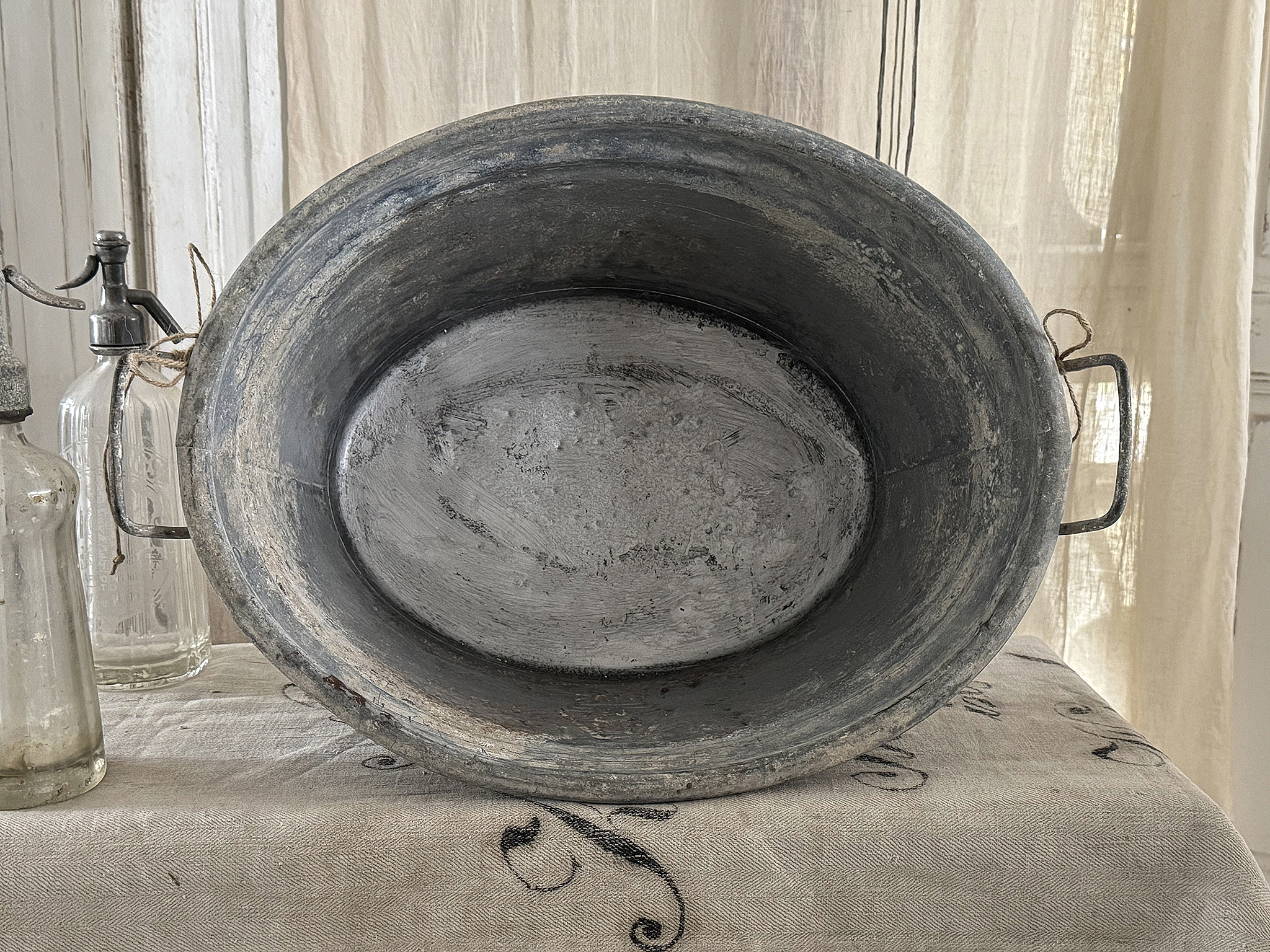 Alte Zinkwanne mit Emaille-Schild 22 ***