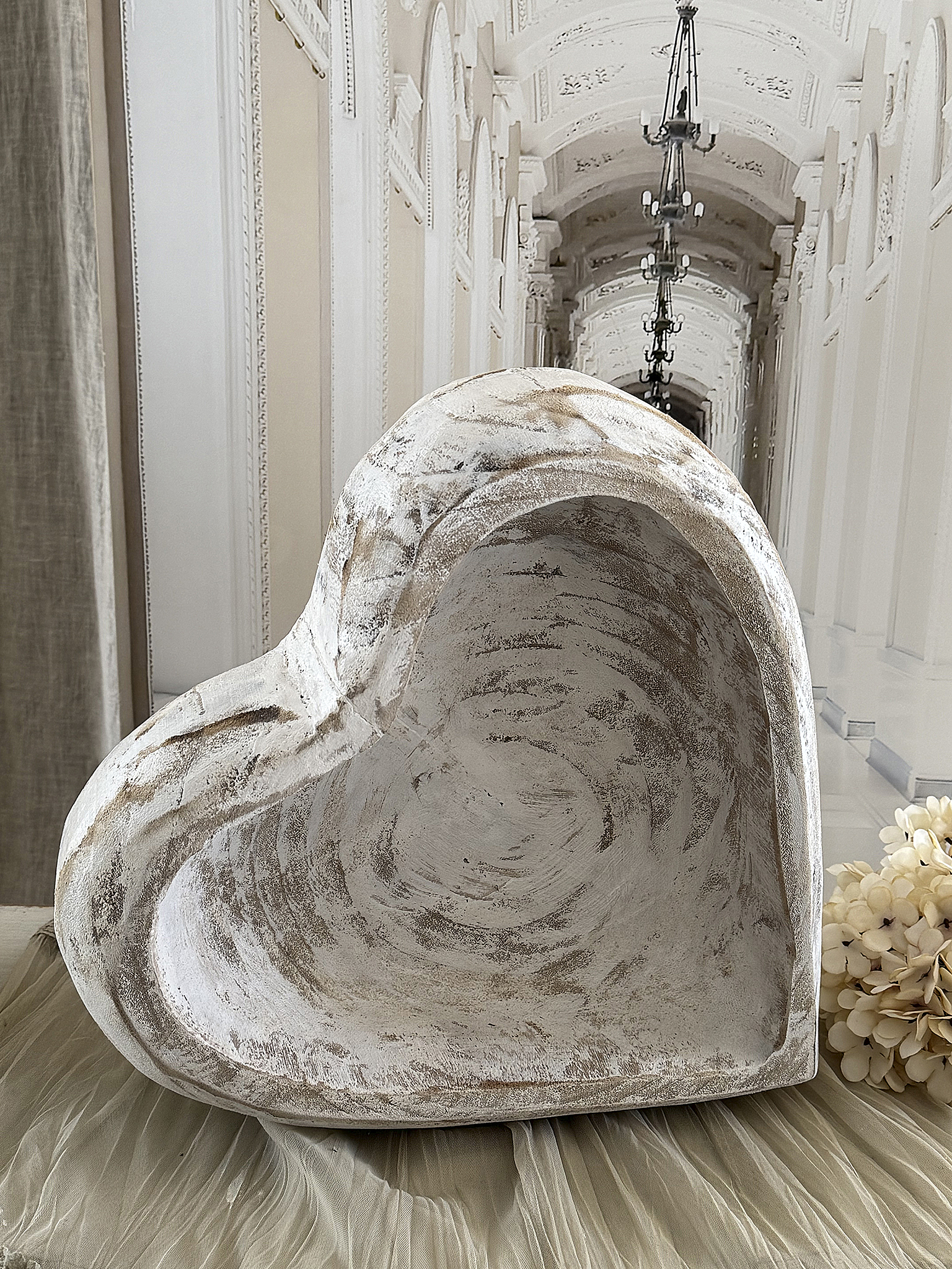 Shabby-Holzherzschale mit Leineneinleger – Romantik in Weiß-Naturtönen*** 