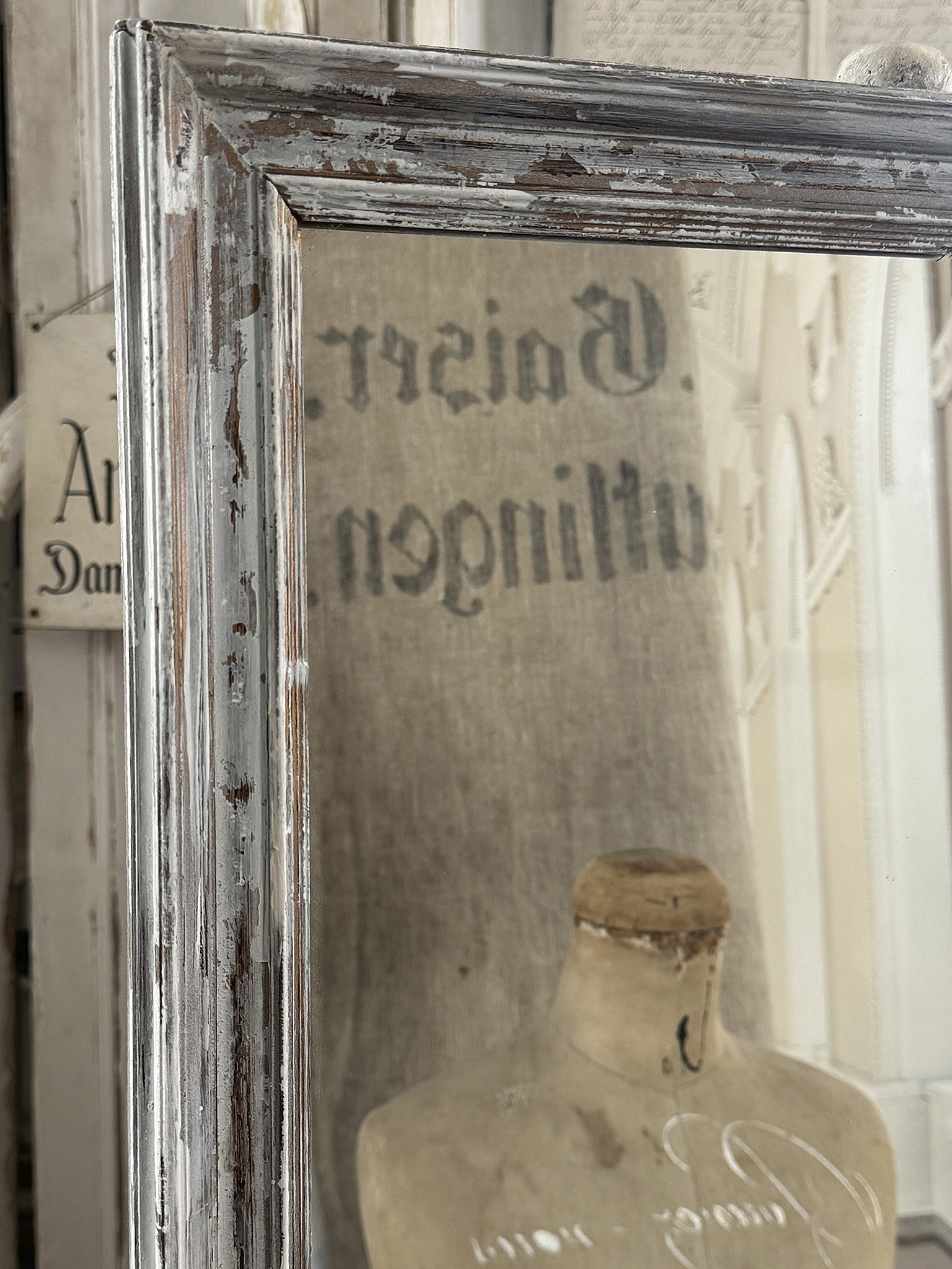 Alter Shabby-Spiegel mit Holzrahmen***