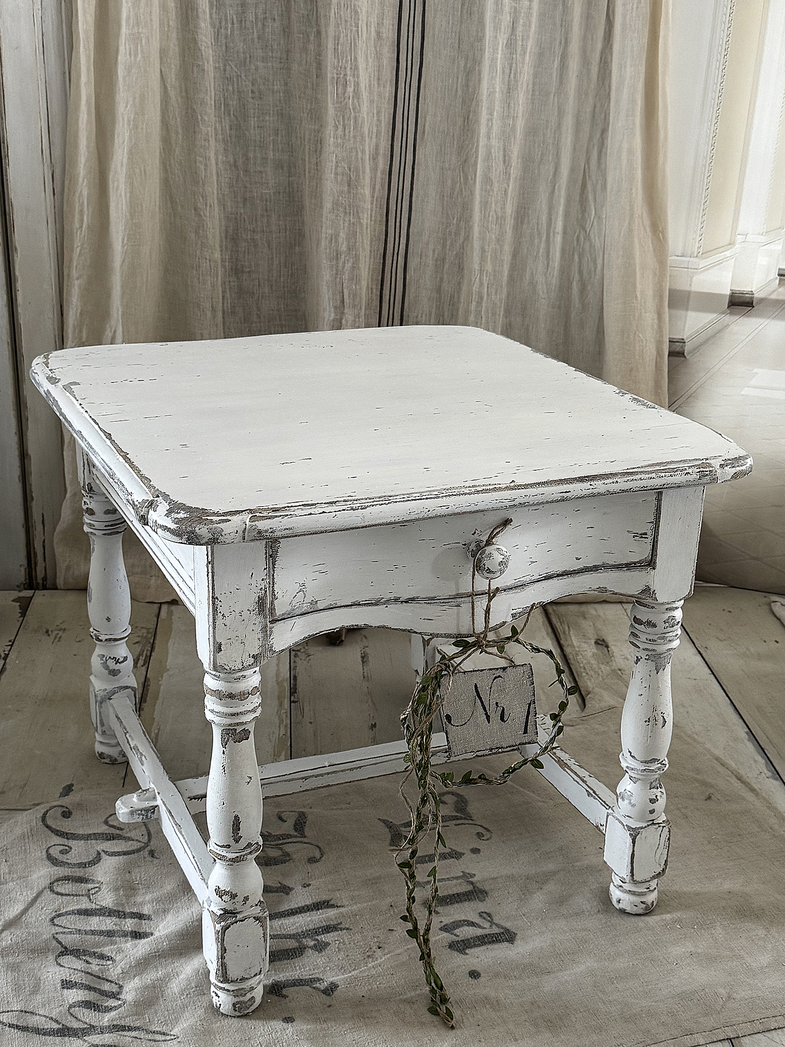  Alter Bauerntisch / Beistelltisch  im Vintage-Kleid***