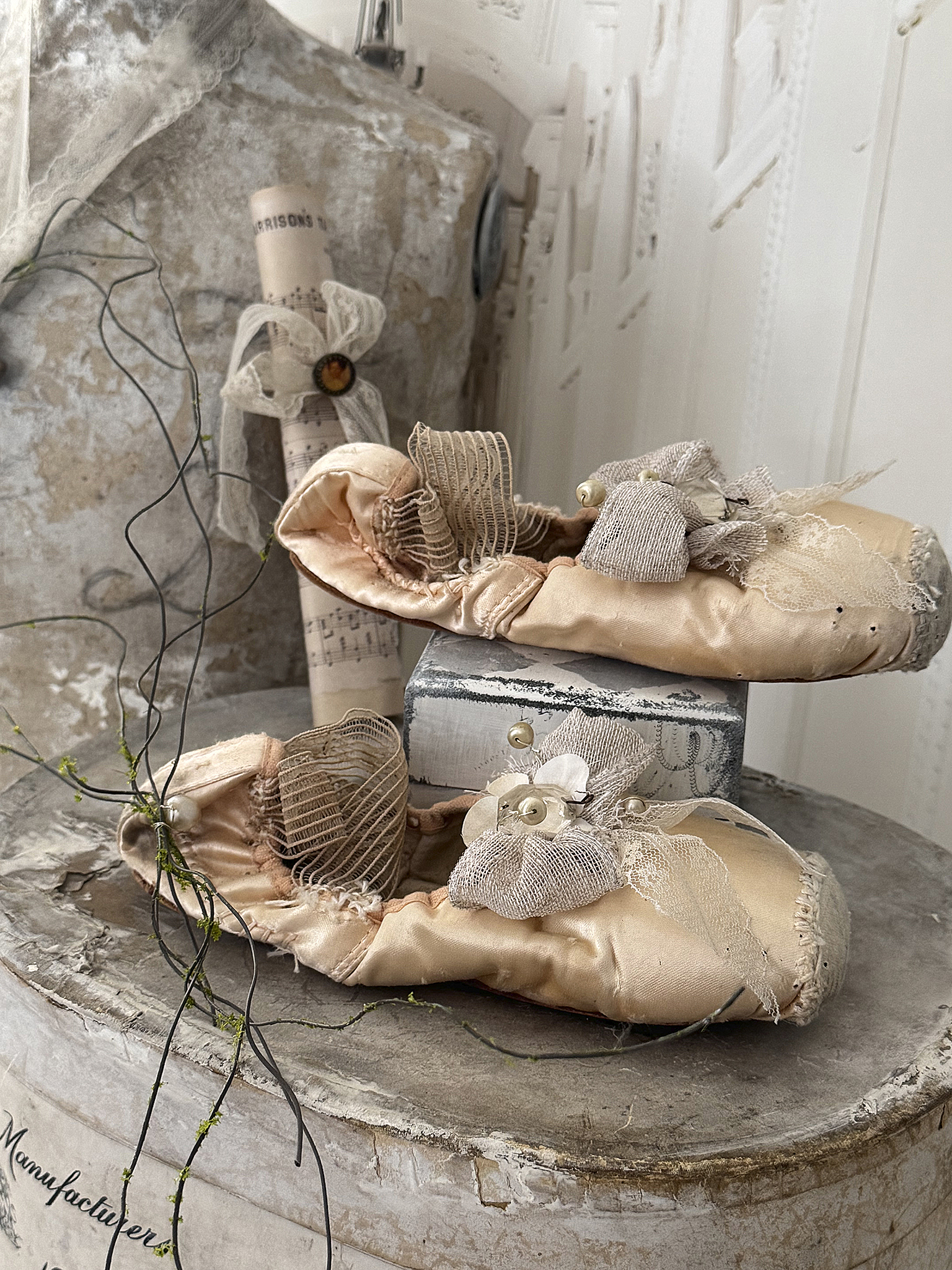 Spitzenschuhe ein Hauch von Poesie für euer Zuhause***