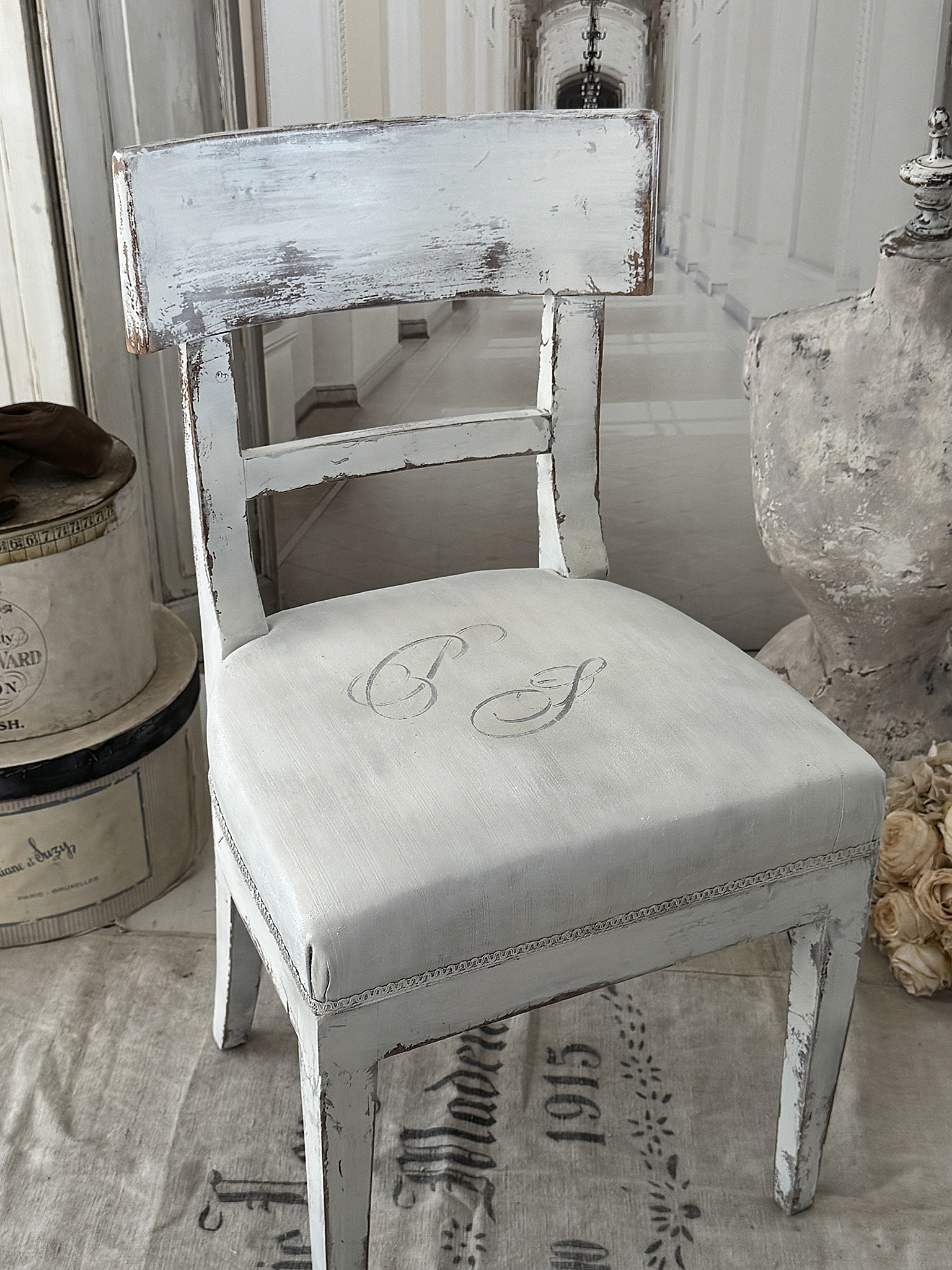 Antiker Biedermeier-Stuhl – Shabby Chic mit Monogramm***