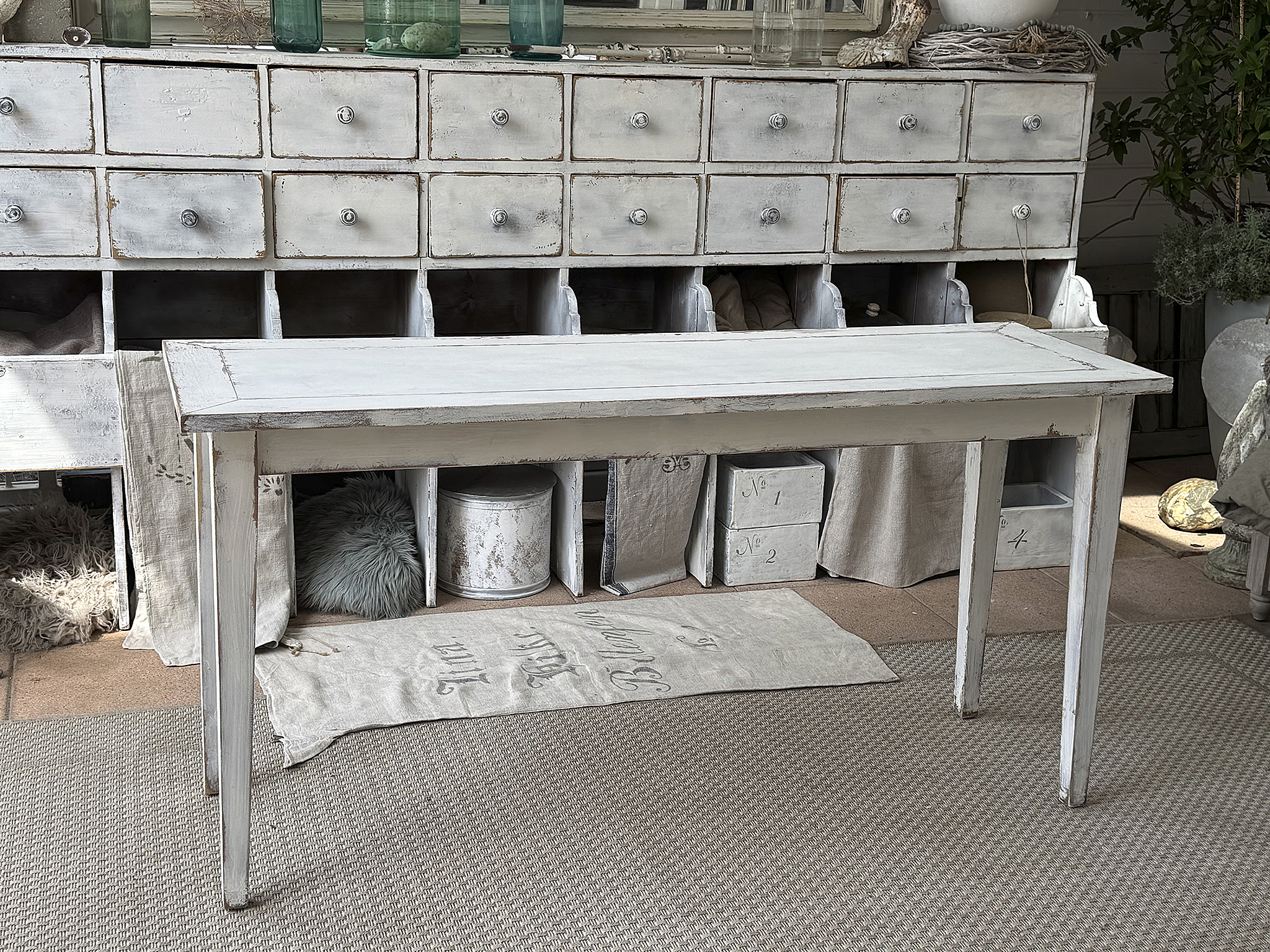 Edler Shabby-Chic-Konsolentisch aus Vollholz – zeitlose Eleganz mit Geschichte***