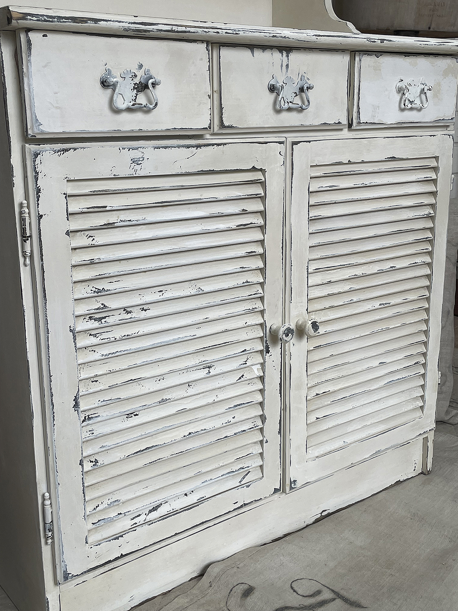 Alter zierlicher Buffet-Shabbyschrank aus Frankreich 1*** Alter zierlicher Buffet-Shabbyschrank aus Frankreich 1***