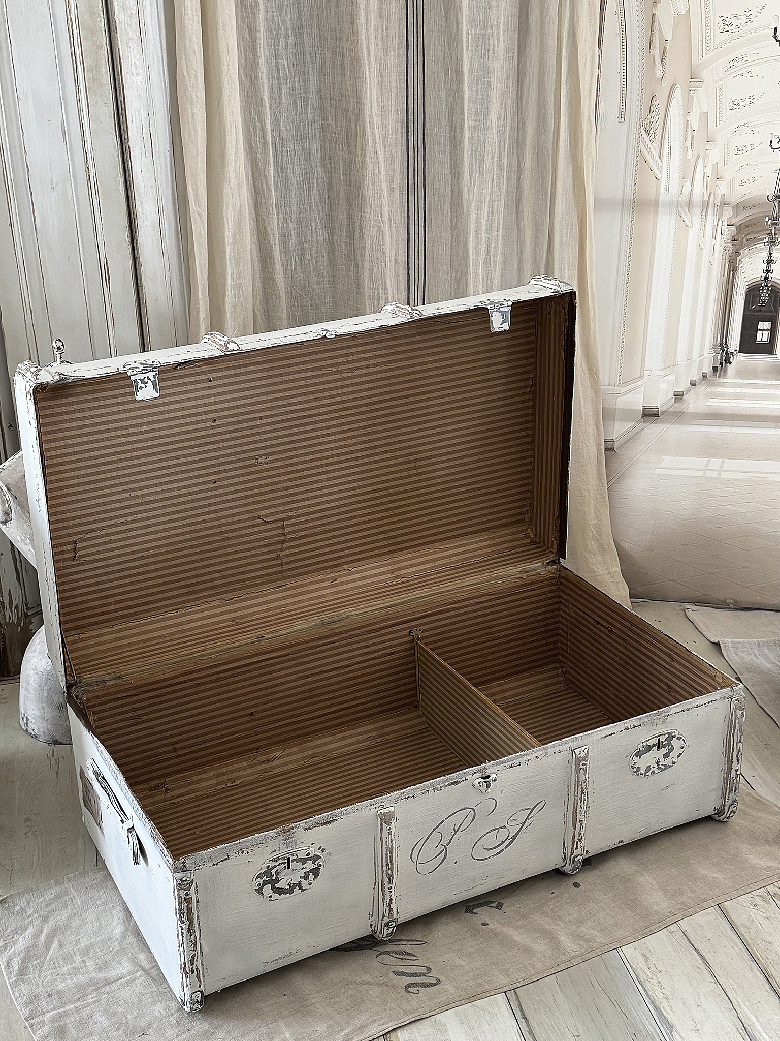 Antiker Überseekoffer „Shabby White“ im nostalgischen Vintage-Look***