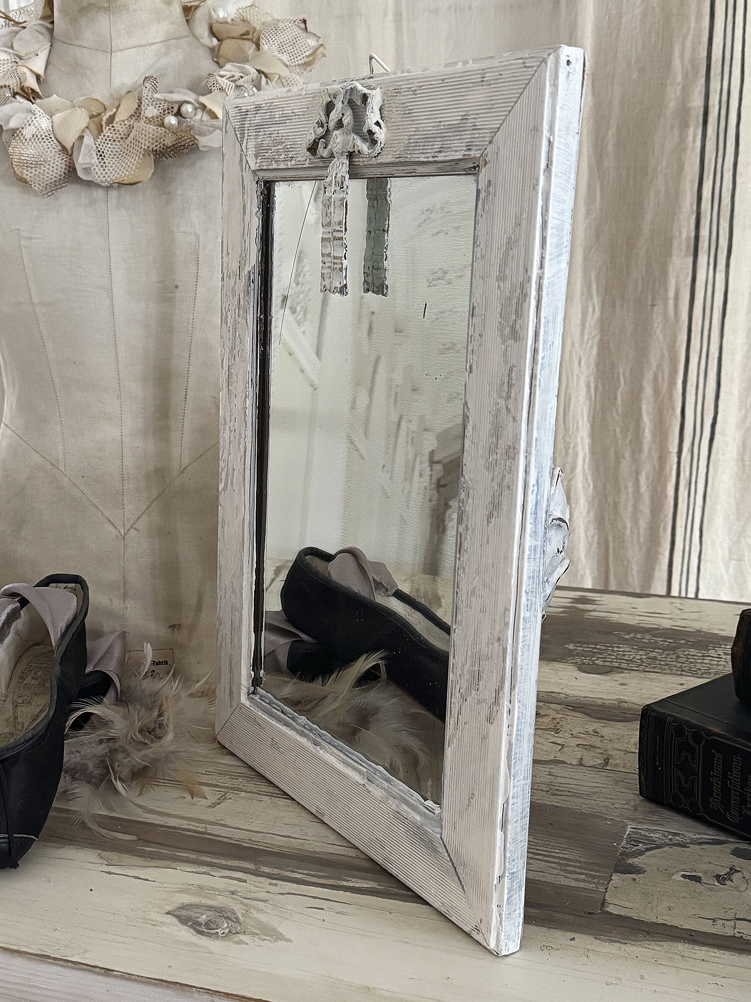  Kleiner antiker Wandspiegel ***