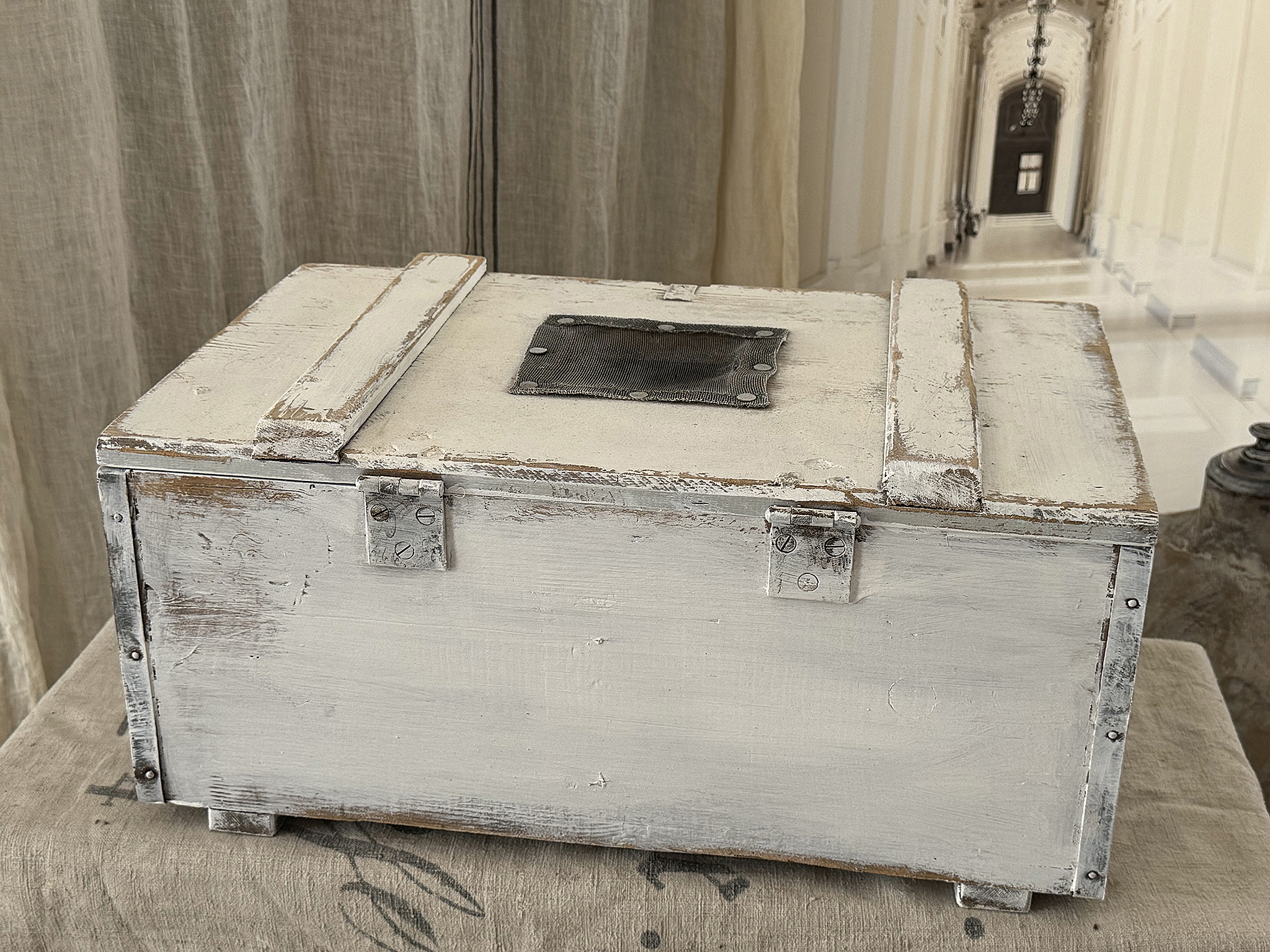 Alte Transportkiste aus Massivholz mit historischem Charme***