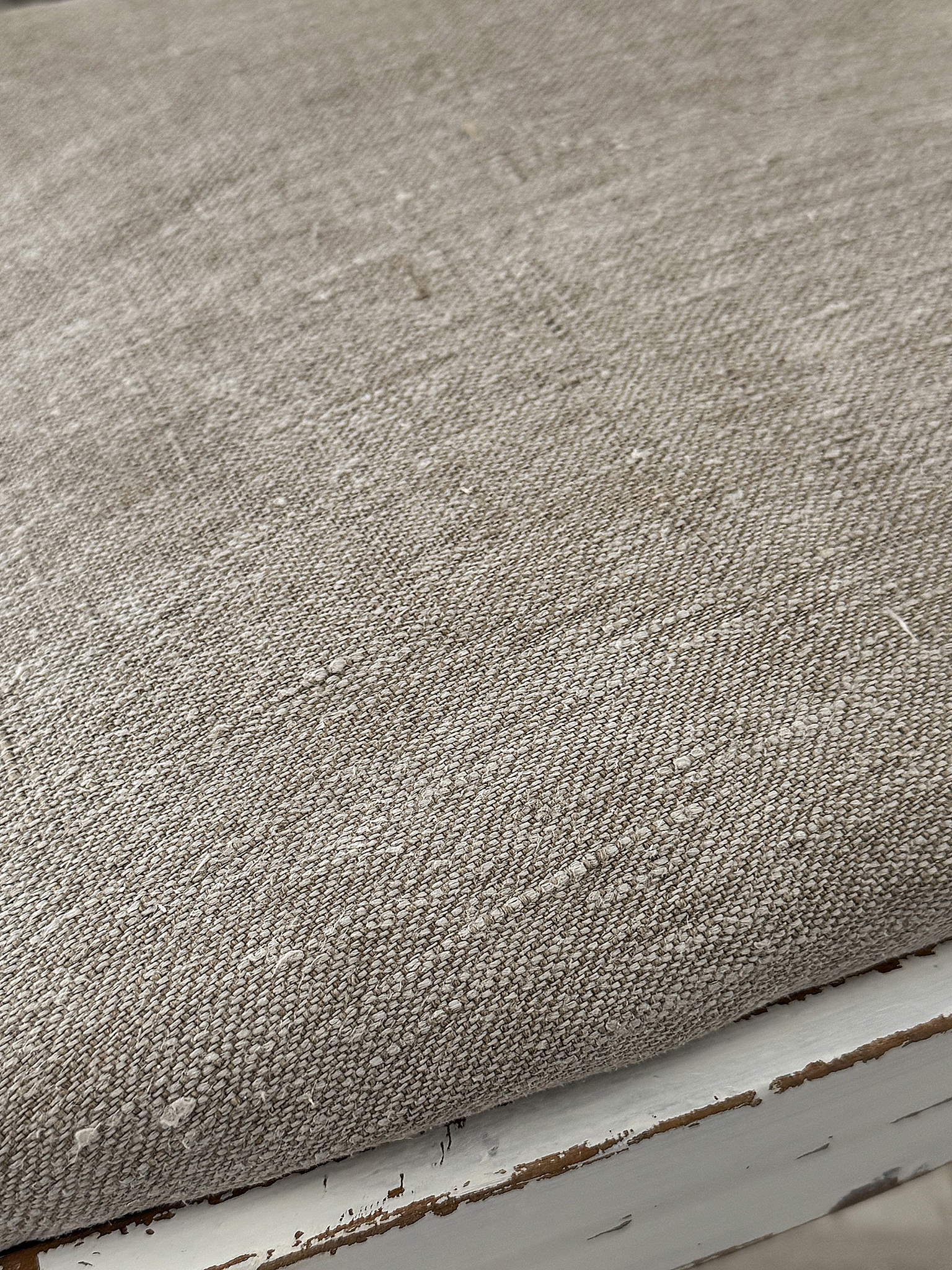 Antiker Holzstuhl – Shabby Chic in Mattweiß – Sitzpolster aus altem Leinen – Vintage Unikat***
