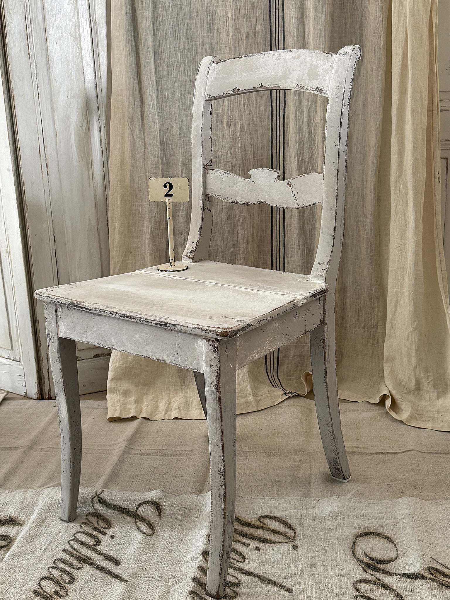 Antike Biedermeier-Stühle im Shabby-Chic – authentischer Vintage-Charme***
