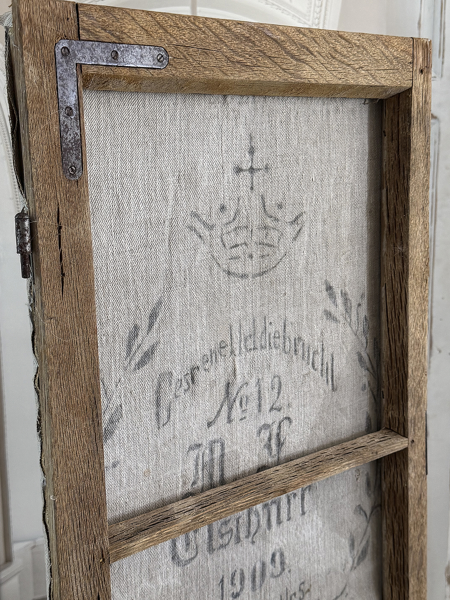 Alter Fensterrahmen mit antikem Mehlsack – zeitloses Shabby-Deko-Stück*** Alter Fensterrahmen mit antikem Mehlsack – zeitloses Shabby-Deko-Stück***