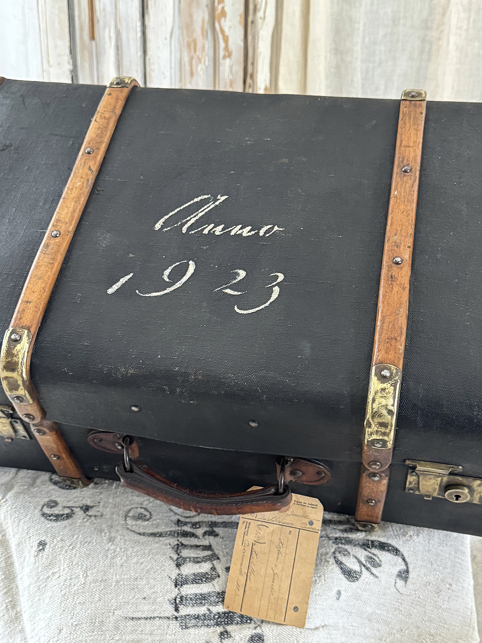 Edler alter Vintage-Koffer mit Eichenholzstreben und Messingdetails um 1923***