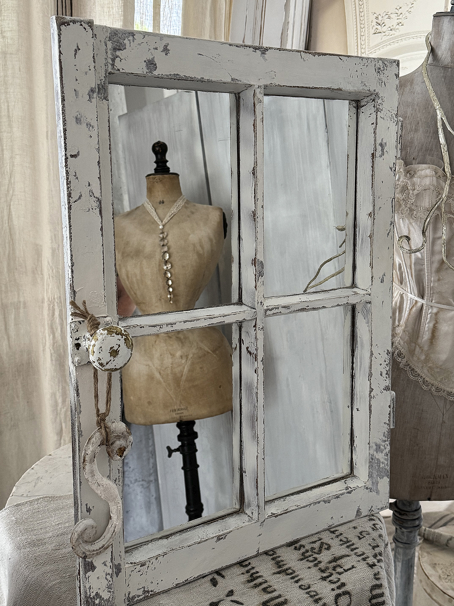 Antikes Sprossen/Spiegelfenster mit Ornament*** Antikes Sprossen/Spiegelfenster mit Ornament***