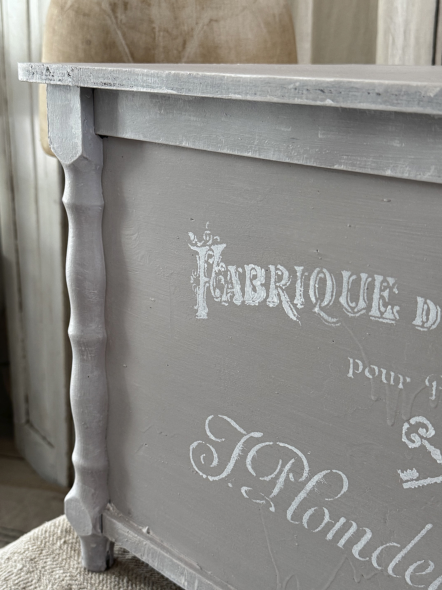 Alte Sitztruhe/Klapptruhe in taupe-weiß*** Alte Sitztruhe/Klapptruhe in taupe-weiß***