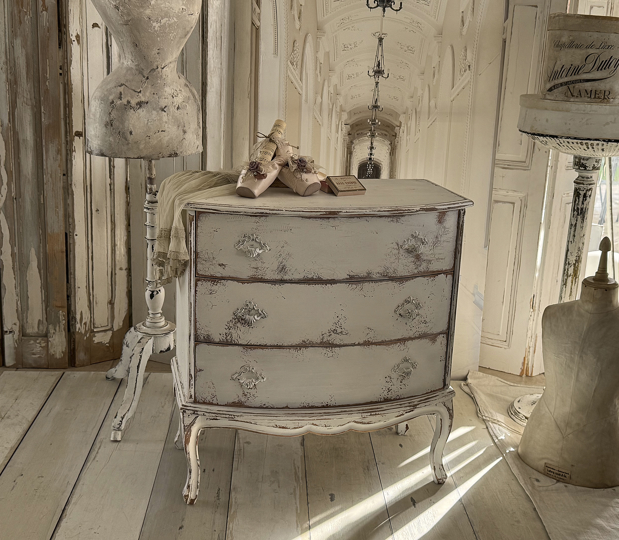 Alte Shabby-Schubladenkommode mit Vintage-Charme***