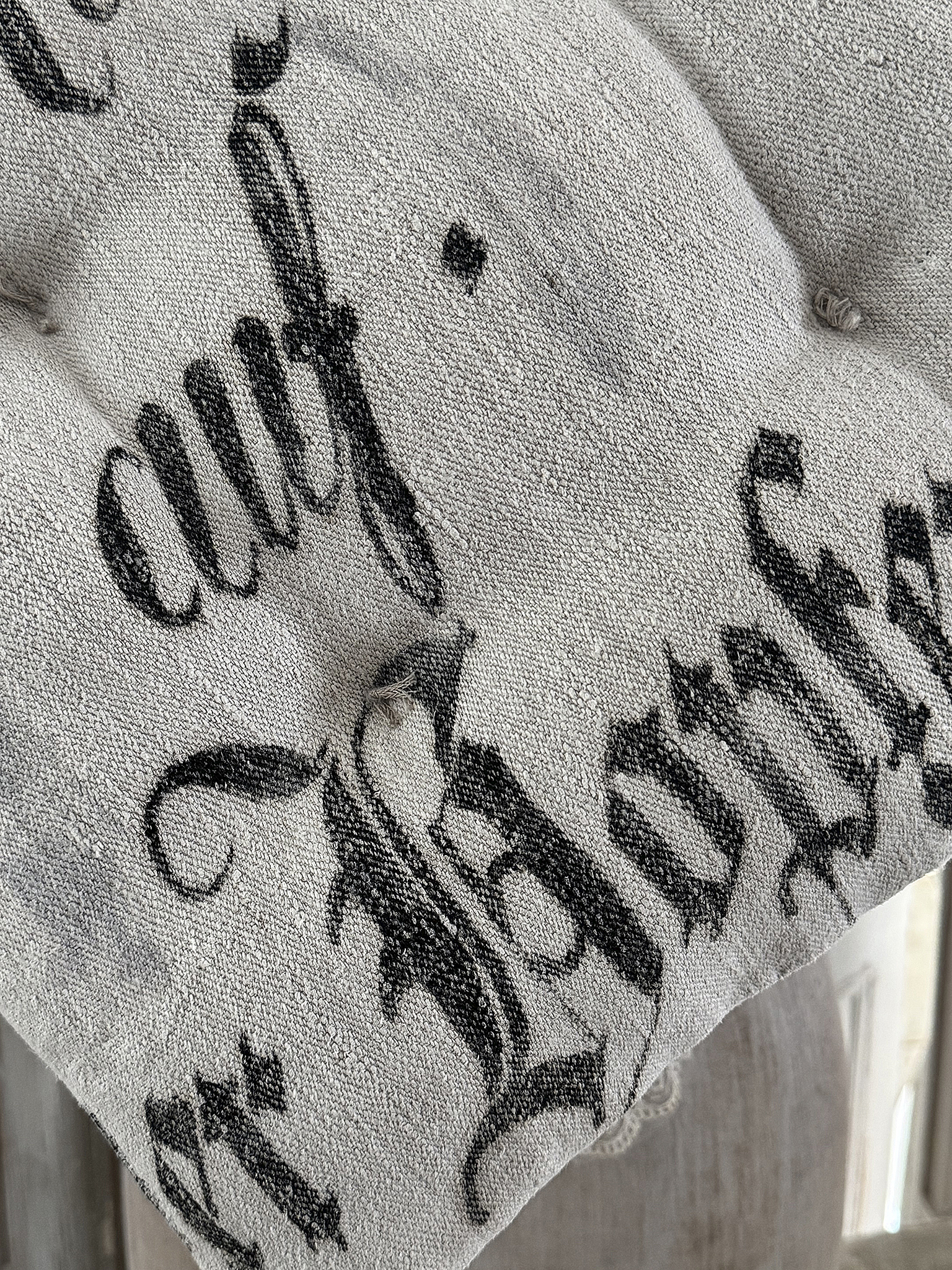 Vintage- Stuhlkissen aus antikem Mehlsack – mit Originaldruck 1861
