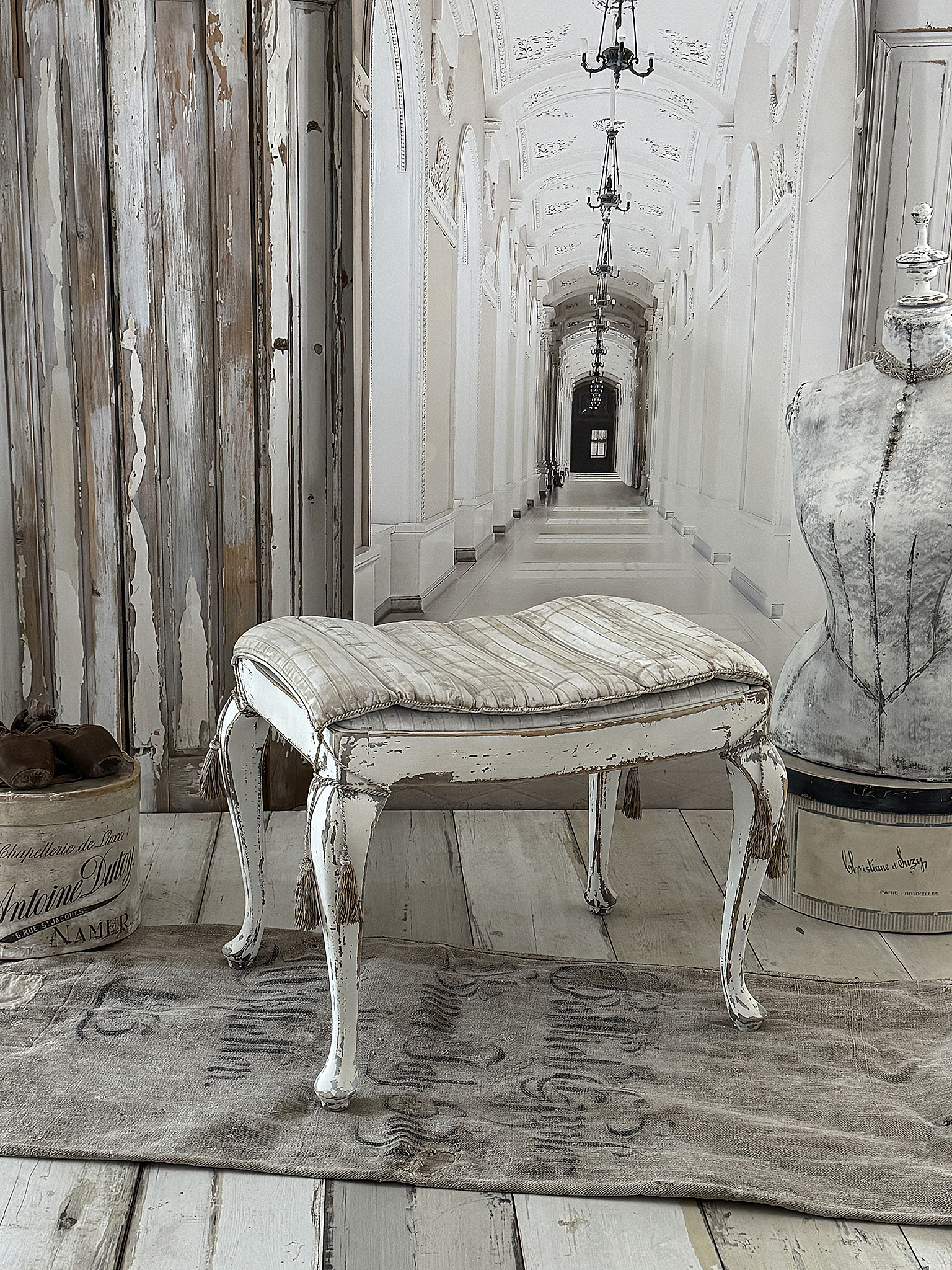  Alter Polsterhocker mit nostalgischem Charme***